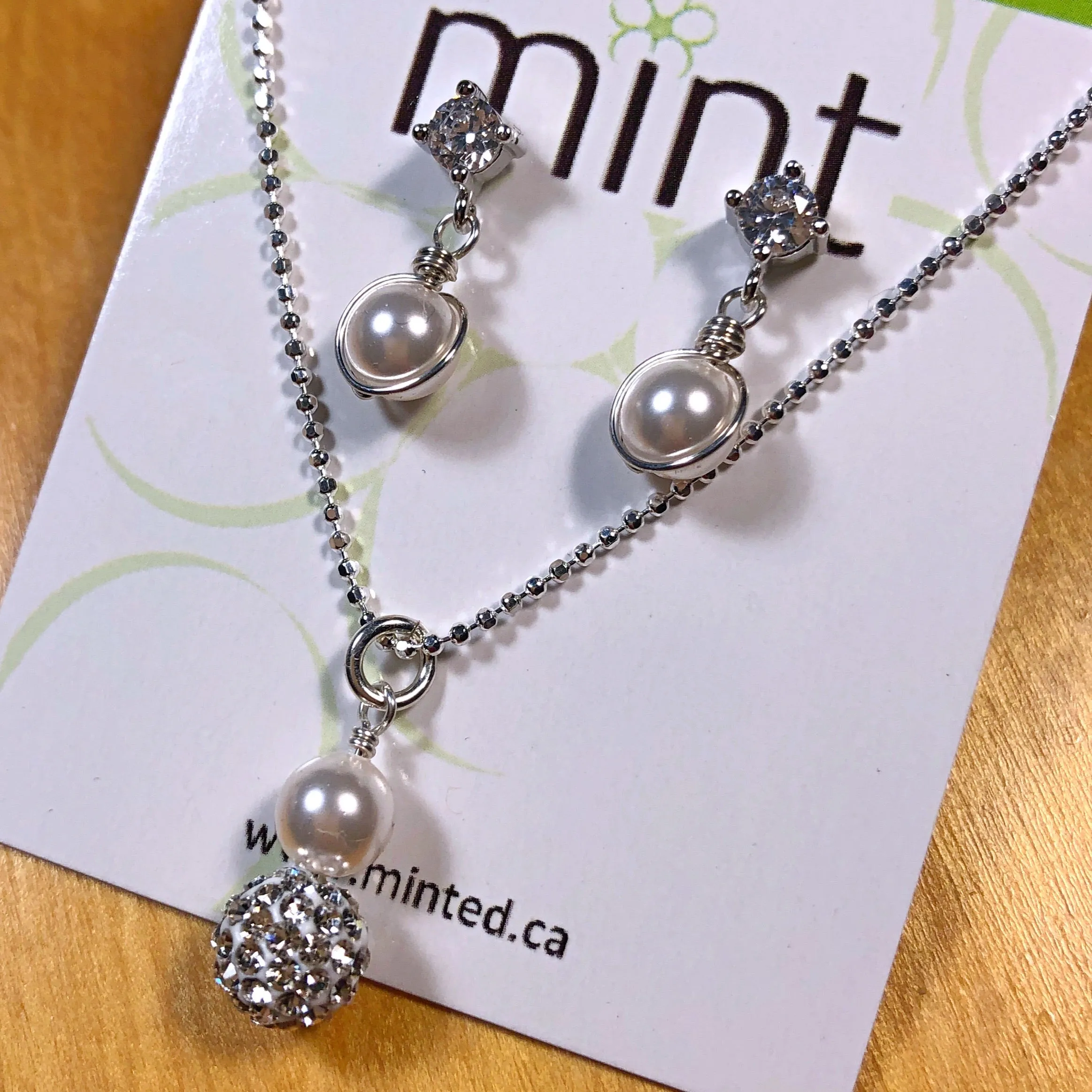 Swarovski pearl sparkling pendant