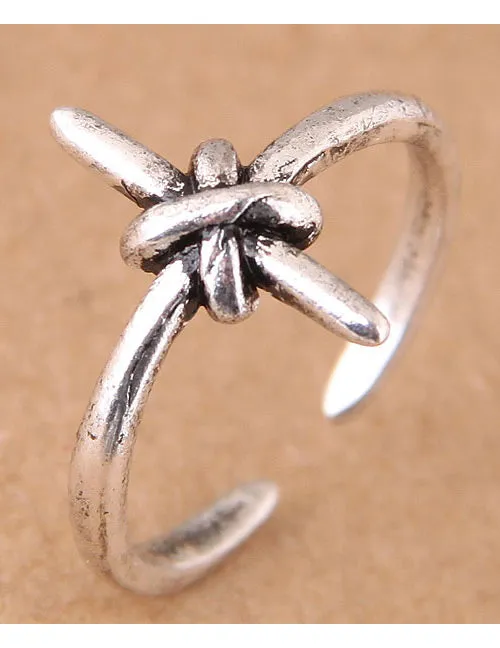 TR54 Silver Knotted Cross Design Toe Ring